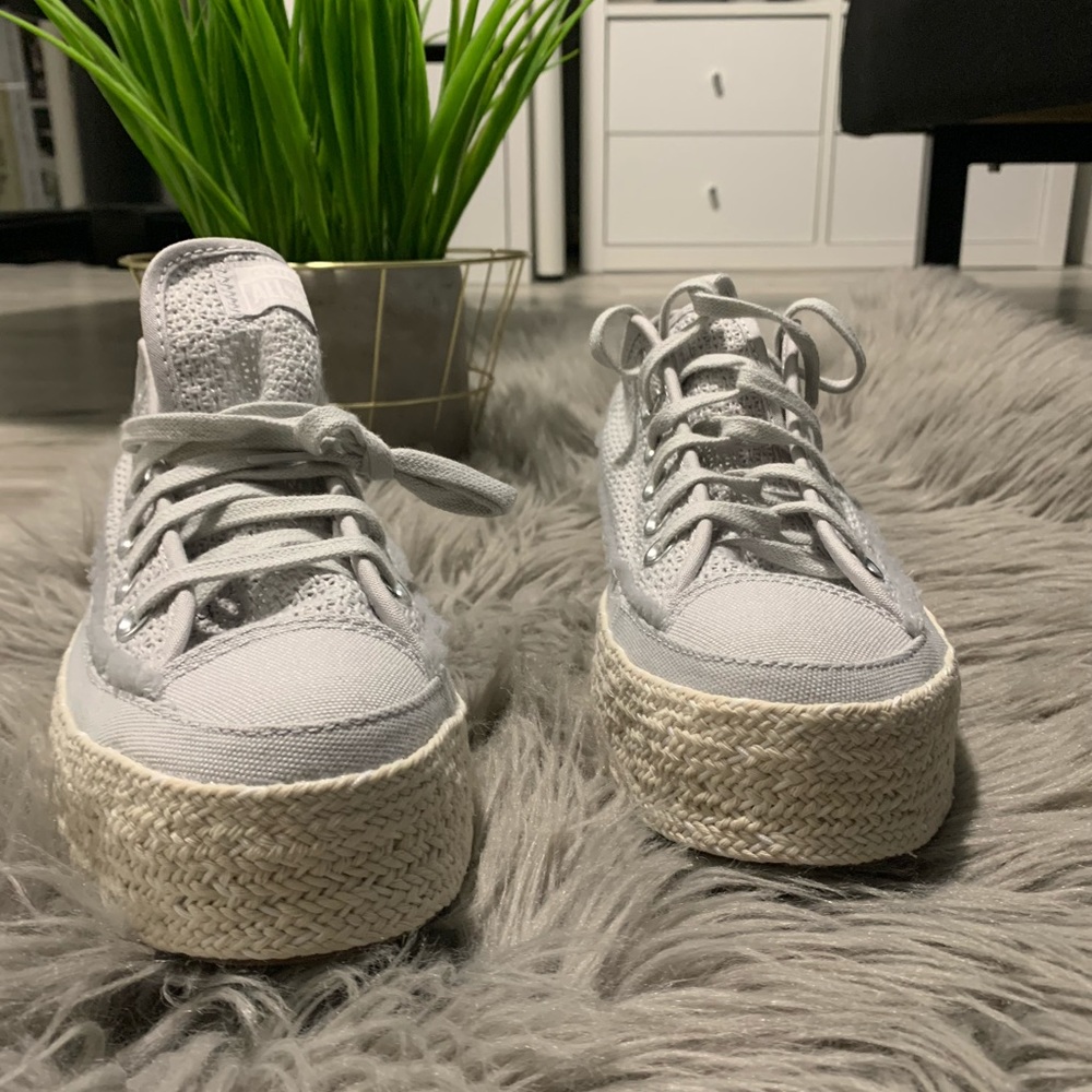 Converse linen sneakers 🌺NWOT